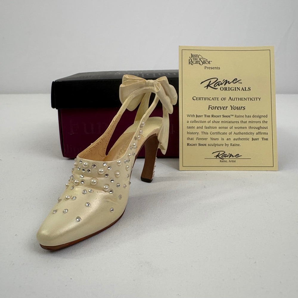 Vintage Just The Right Shoe By Raine Forever Yours 25100 2000 Box COA